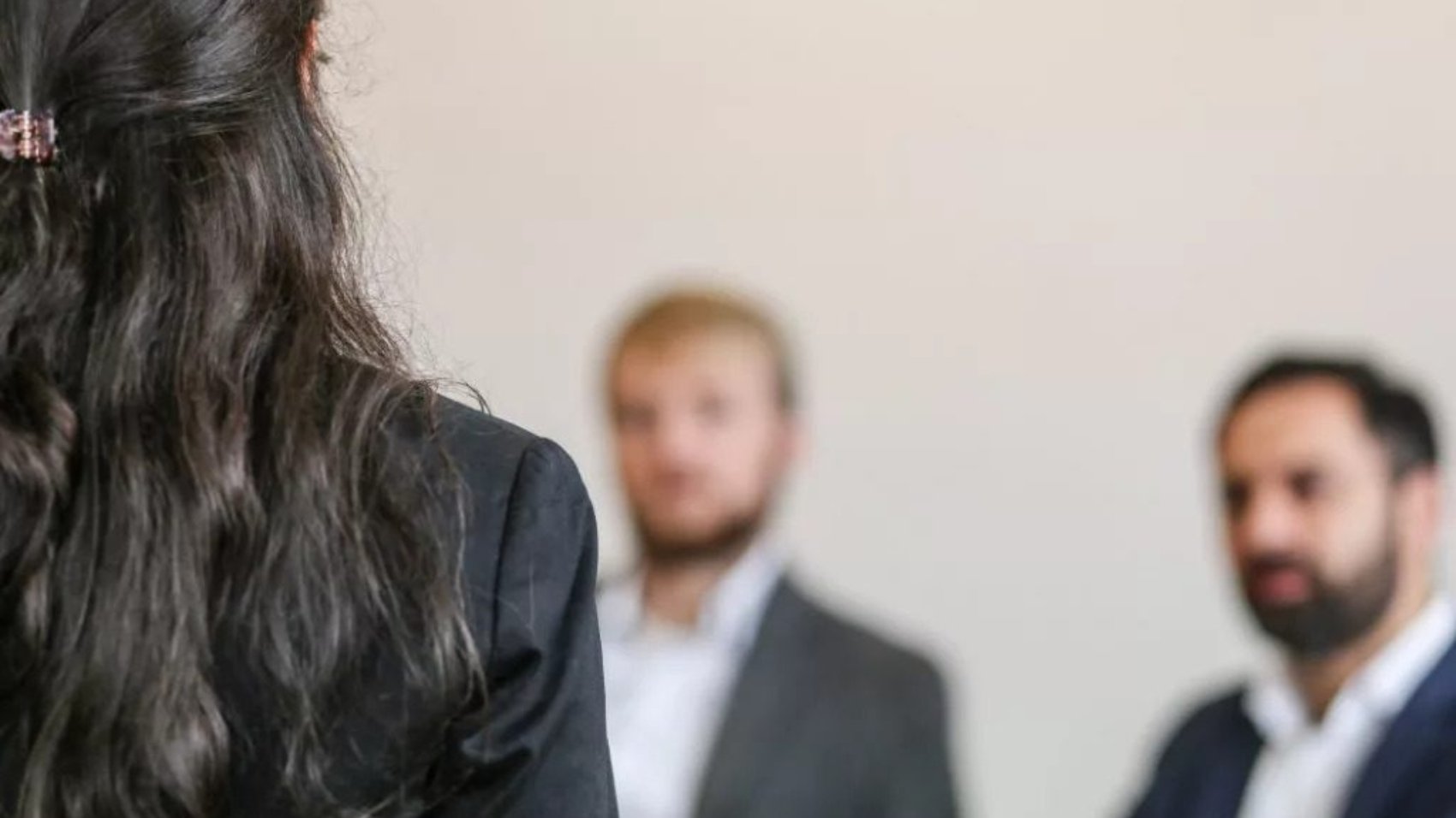 female-co-worker-giving-a-presentation-in-office-at-business_t20_wK8rjz-1024x682-1024x682